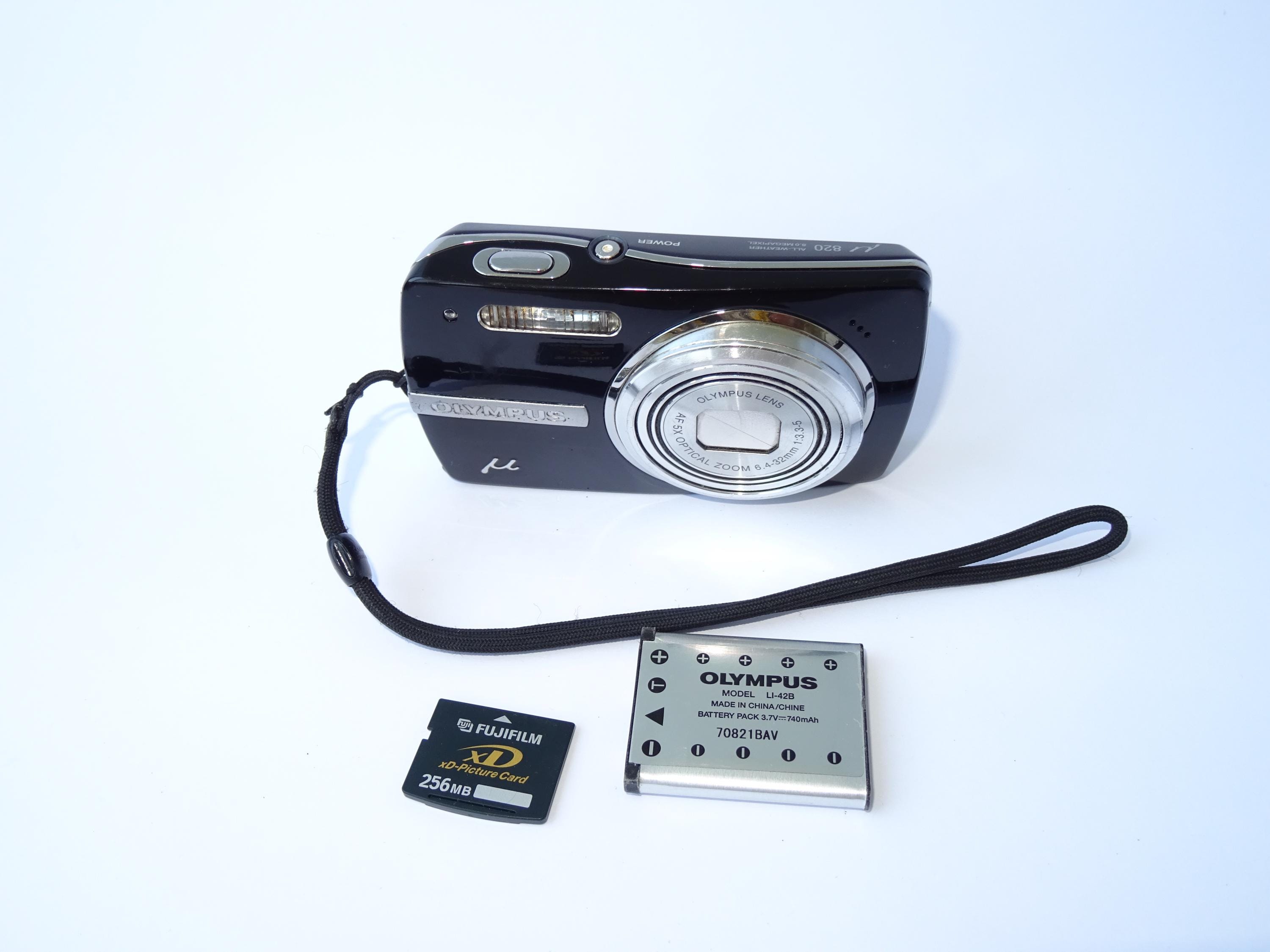 Olympus Mju 820 8.0mp 5x Digital Camera +charger Black Tested