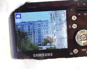 Samsung PL150 Dual Screen Digital Camera: 12MP Compact Point