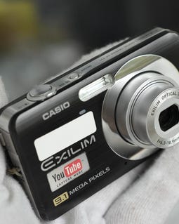 Casio Exilim EX-Z21 Digital Camera - 9.1 Mega Pixels + Memory Card