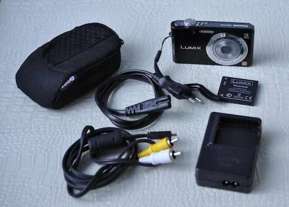 Panasonic LUMIX DMC-FS16/DMC-FH2 14.1MP Digital Camera