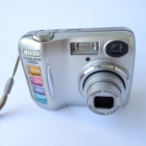Nikon Coolpix 3200 Silver 3.2 MP 3x Optical Zoom Digital Camera - Tested/Works!