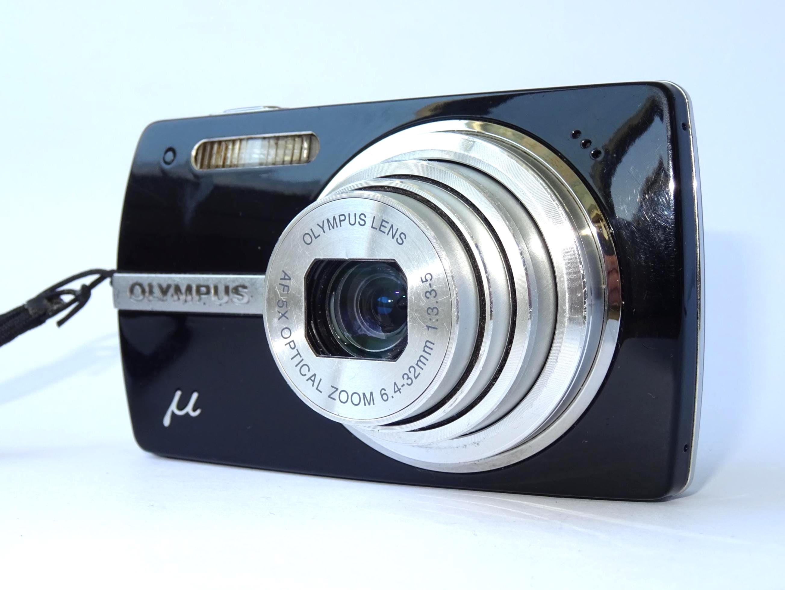 Olympus Mju 820 8.0mp 5x Digital Camera +charger Black Tested