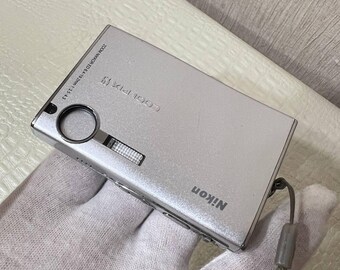 Nikon COOLPIX S9 6.1MP Digital Camera Silver 3x Retro Digicam