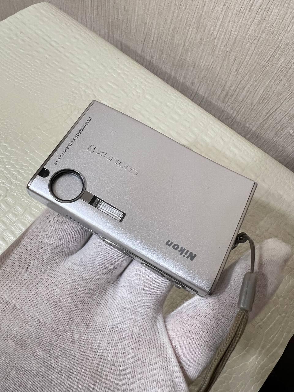 Nikon COOLPIX S9 6.1MP Digital Camera Silver 3x Retro Digicam