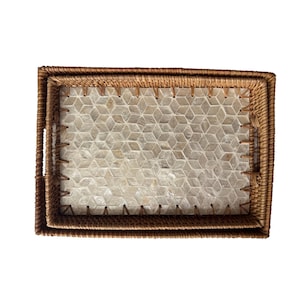 Bandeja rectangular de ratán con incrustaciones de nácar: decoración artesanal para servir