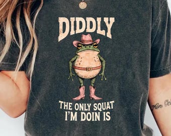 Maglietta The Only Squat I'm Doin' Is Diddly, Maglietta con rana cowboy divertente, Regalo umoristico western, Maglietta da palestra pigra, Western sarcastico, Maglietta Diddly Squat, Rana