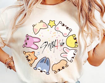 Maglietta con simpatici animali degli Stray Kids, maglietta con i membri degli Stray Kids, maglietta con il merchandising di SKZOO, regalo Kpop degli Stray Kids, maglietta con adorabili animali dei cartoni animati, maglietta Kpop