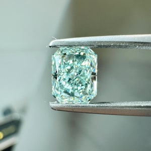 IGI Certificated Radiant Cut Green Lab Grown Diamond, Eco-Friendly Fancy Loose Green Diamond for Custom Engagement Ring, Pendant, Earrings