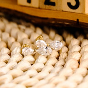 IGI Zertifizierte Pear Cut Lab Grown Diamant Solitär Ohrring Ohrstecker, Solid Gold Ohrringe für Hochzeit, Jubiläum, Geburtstagsgeschenk für Frau