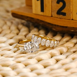 IGI Certificated Two Tone East-West Oval Lab Grown Diamond Engagement Ring Set, Solid Gold Wedding Ring Set, Oval Cut Wedding Band for Women