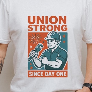 組合の強い労働者Tシャツ - 創業1周年記念労働者の日シャツ - 組合への誇りの贈り物 - 組合を支持するグラフィックTシャツ - ハードハット労働者シャツ - ギルダン