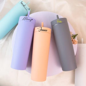 Personalisierter Skinny Becher mit Strohhalm und Deckel - Individueller matter Becher für Brautjungfern, Hochzeitsfeier, Brautpartygeschenke