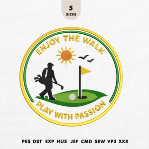 Puede incluir: Un juego de tres tazas de cerámica con un acabado mate moteado. Las tazas son de color crema, gris claro y gris oscuro. Cada taza tiene un diseño simple y minimalista, ideal para café o té.