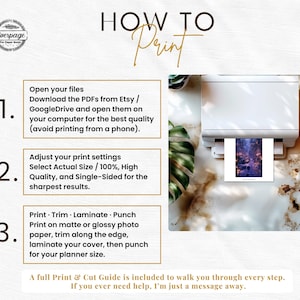 K&ouml;nnte beinhalten: Ein wei&szlig;er Drucker druckt ein farbenfrohes Bild. Der Text auf dem Bild lautet "HOW TO Print" und enth&auml;lt Anweisungen zum Drucken von Dateien von Etsy oder GoogleDrive, zum Anpassen der Druckeinstellungen und zum Drucken auf Fotopapier. Das Bild enth&auml;lt das Everpage-Logo.
