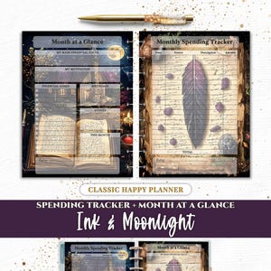 Pode incluir: Um conjunto de recargas Classic Happy Planner intitulado Ink & Moonlight com uma página Month at a Glance com uma cabana e uma página Monthly Spending Tracker com uma pena, acompanhado por uma caneta dourada num fundo branco.