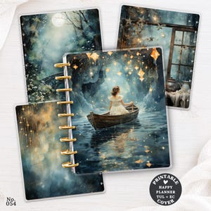 Könnte beinhalten: Ein Set aus drei scheibengebundenen Planer-Einbänden mit Fantasy-Illustrationen. Ein Einband zeigt eine Person in einem Boot auf dem Wasser unter leuchtenden Sternen, ein anderer einen mondbeschienenen Wald und der dritte ein Fenster.