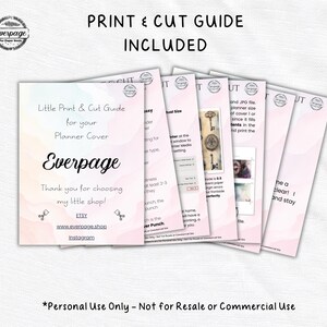 K&ouml;nnte beinhalten: Ein Stapel rosa und wei&szlig; bedruckter Anleitungen f&uuml;r Planer-Cover. Die Anleitungen enthalten den Text "Print & Cut Guide Included" und "Everpage". Die Anleitungen enthalten auch Anweisungen und Bilder. Der untere Teil des Bildes lautet "Personal Use Only - Not for Resale or Commercial Use."