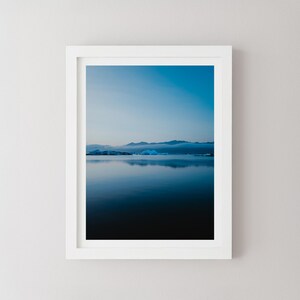 Laguna glaciale in Islanda – Stampa fotografica dell'Islanda, Arte murale minimalista, Poster di viaggio artico, Foto di paesaggio nordico di Dylan Calluy