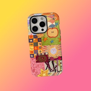 Puede incluir: Una funda de teléfono colorida con un diseño de patchwork. La funda presenta varios patrones, incluyendo estrellas, una manzana y un sol. El diseño incorpora una mezcla de colores, incluyendo naranja, verde, rosa y amarillo. La funda está diseñada para un smartphone.