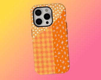 Funda para teléfono con diseño retro de patchwork naranja, con estampado de margaritas y estrellas a cuadros vichy, estética vintage para iPhone 17, 16, 15, 14, 13 y 12, y Samsung S25.