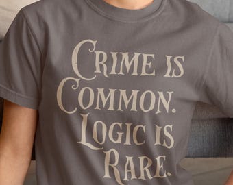 Sherlock Holmes Zitat Kriminalität ist weit verbreitet logisch ist selten T-Shirt, literarisches Geschenk, Arthur Conan Doyle Sherlockian Shirt