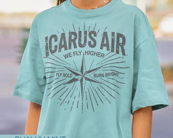 イカロス航空神話にインスパイアされたヴィンテージ航空会社Tシャツ、ヴィンテージギリシャ神話、コンフォートカラーTシャツ、ダークアカデミアトップ