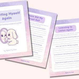 Puede incluir: Un conjunto de hojas de trabajo de autocuraci&oacute;n en tonos morados y blancos. La hoja superior dice "Trusting Myself Again" con un conejito de dibujos animados. Otras hojas incluyen indicaciones.