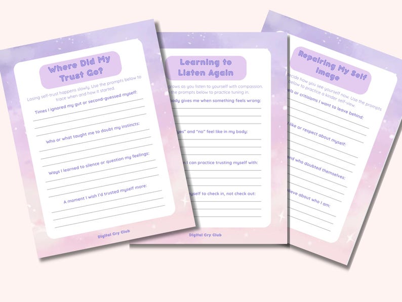 Puede incluir: Tres p&aacute;ginas de diario con indicaciones para la autorreflexi&oacute;n. Las p&aacute;ginas tienen un fondo de acuarela suave en tonos morado y rosa con texto como "&iquest;D&oacute;nde se fue mi confianza?" y "Aprendiendo a escuchar de nuevo". Las indicaciones fomentan la introspecci&oacute;n.