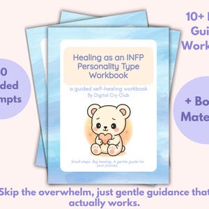 Puede incluir: Una pila de cuadernos de trabajo titulada "Healing as an INFP Personality Type Workbook". La portada presenta un oso lindo sosteniendo un corazón. El texto adicional incluye "40 Guided Prompts" y "10+ Page Guided Workbook + Bonus Material!"