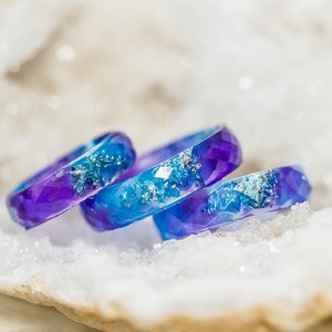Purple and blue resin ring with silver flakes, unique thumb rings for women, engagement or promise ring for her,Resin Jewelry, wedding band
