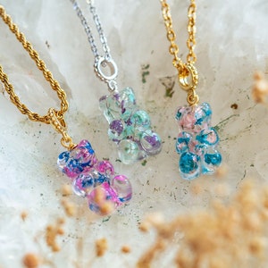 Floral gummy bear necklace, candy bear charm necklace, teddy bear pendant, candy necklace, gummy jewelry, gift for her, dried flower jewelry