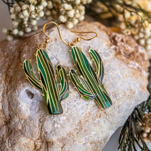Grüne Kaktus-Harz-Tropfen-Ohrringe: Wüste Boho Natur Anhänger, Pflanzenliebhaber Western Botanischer Schmuck