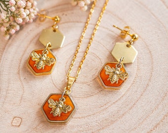 Honeycomb and bee jewelry set,insect jewelry, hexagon jewelry, bee earrings,gold bee necklace, geometric jewelry,honey jewelry,bee gift set