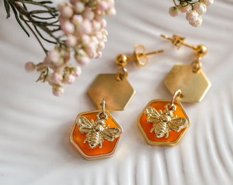 Honeycomb and bee earrings, hexagon earrings, honeycomb earrings, geometric earrings, honey jewelry, womens gift for her, nature jewelry