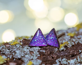 Clous d'oreilles triangle, clous d'oreilles en résine, boucles d'oreilles lune scintillantes, bijoux en résine, boucles d'oreilles géométriques, clous d'oreilles mignons, boucles d'oreilles minimalistes