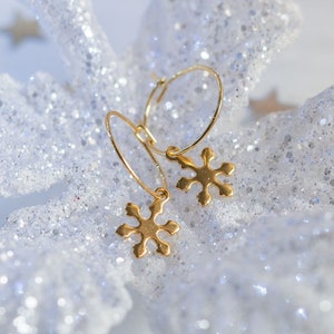 Gold Snowflake hoops, snowflake earrings, hoop earrings,minimalist hoops,winter earrings,christmas gift for her,gold hoops, stocking stuffer