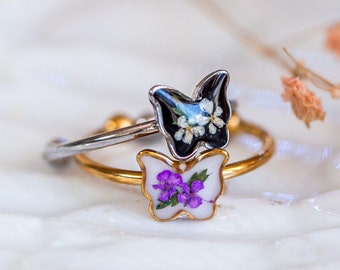 Butterfly ring with pressed flowers, dried flower ring, botanical ring, delicate ring, butterfly jewelry, floral jewelry, personalized gift