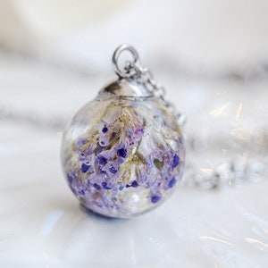Paarse bloemenketting, botanische sieraden, cottagecore, sprookjesketting, bloembolketting, geperste bloemketting, gedroogde bloemensieraden,
