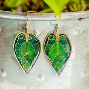 Kolczyki z liści anturium, biżuteria inspirowana naturą i zieloną roślinnością, hipoalergiczne wiszące kolczyki na prezent