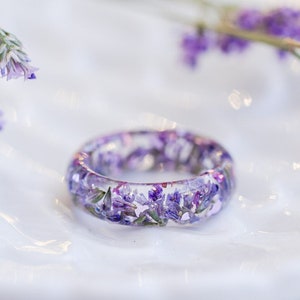 Resin ring with dried lilac flowers, resin flower ring, nature inspired ring, cottagecore, pressed flower ring, gifts for her, promise ring