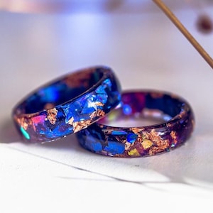 Skimrande mörkblå lila hartsring | Holografiskt stapelband med älvor | Unisex fantasi-uttalandesmycken