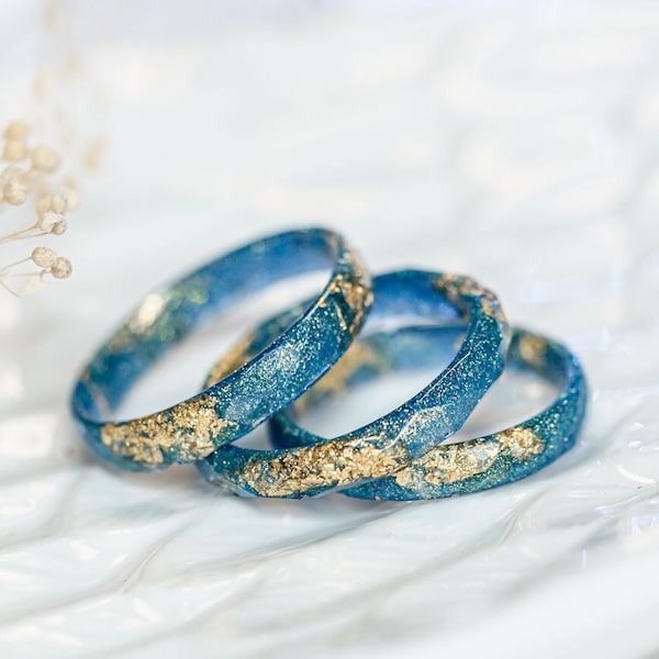 Bague en résine bleu irisé, jolies bagues pour femme, bague fine, bagues à superposer, bague unique, bague de promesse pour elle, bague minimaliste, bijoux en résine