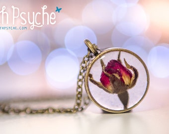 Miniature Dried Rose Resin Pendant Necklace, Real Flower Botanical Jewelry, Minimalist terrarium Initial Charm