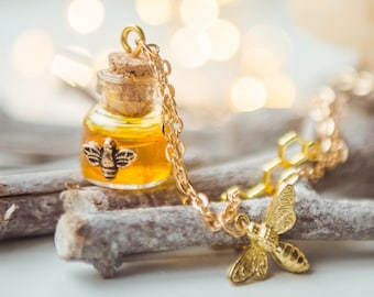 Bee necklace, Witch jewelry, unique jewelry vial necklace,honey bee jewelry,personalized gifts for her,potion bottle necklace,honey necklace