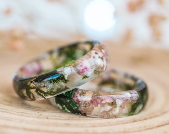 Moss ring with flowers, resin flower ring, nature inspired, fairy ring, promise ring for women, cottagecore forest ring, pressed flower ring