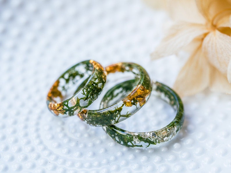 Real moss terrarium ring made from epoxy resin with natural moss inside, 5mm wide minimalist nature jewelry.