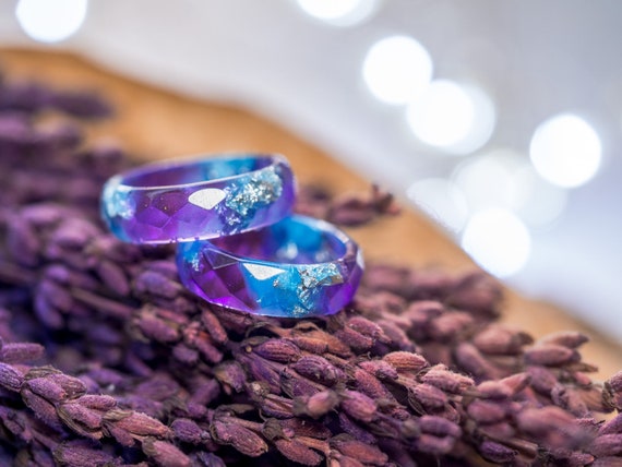 ヘイロー　ジターリング　チタニウム　パープル Purple and Blue Resin Ring With Silver Flakes, Unique Thumb