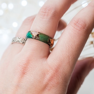 Green resin ring with rose gold flakes, thumb ring for men, unique jewelry for women, Resin Jewelry, mens ring, cute promise ring for her image 3