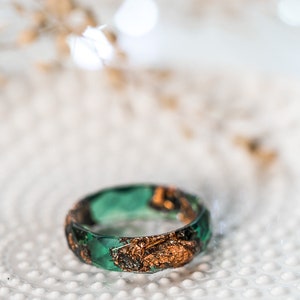 Green resin ring with rose gold flakes, thumb ring for men, unique jewelry for women, Resin Jewelry, mens ring, cute promise ring for her image 7