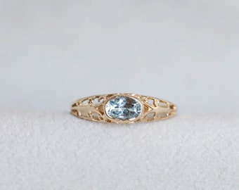 Vintage 14k Yellow Gold Blue Stone Ring, size 7